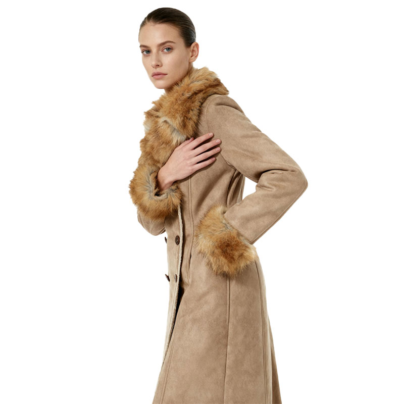 Elegant Long Wool Coat with Fox Fur Collar — image 3