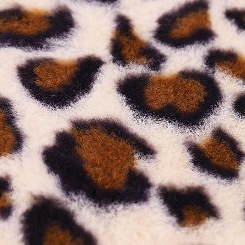 Leopard Print Faux Fur Bucket Hat & Zippered Scarf Set – Bold Winter Style for Trendsetters — image 4