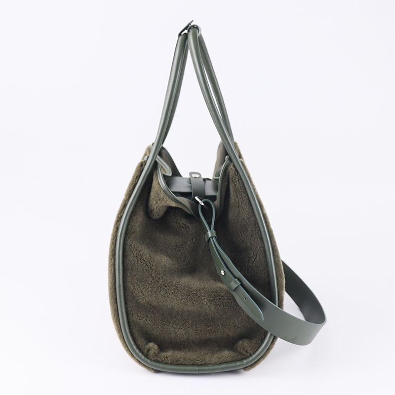 Vegan Leather & Faux Fur Structured Tote – Minimalist Winter Warmth — image 3