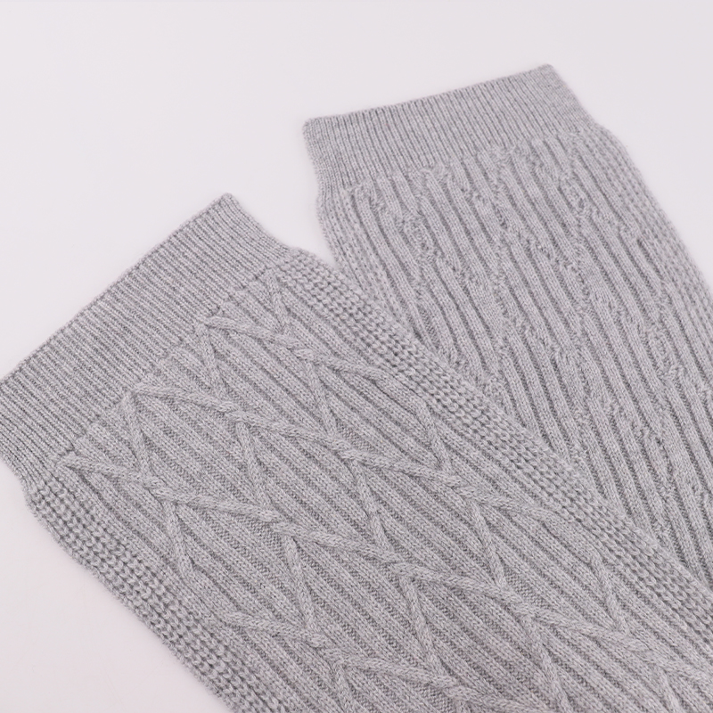 Luxury Winter Knit Hat & Scarf Set with Genuine Raccoon Fur Pom – Coordinated Elegance for Cold Seasons — image 4