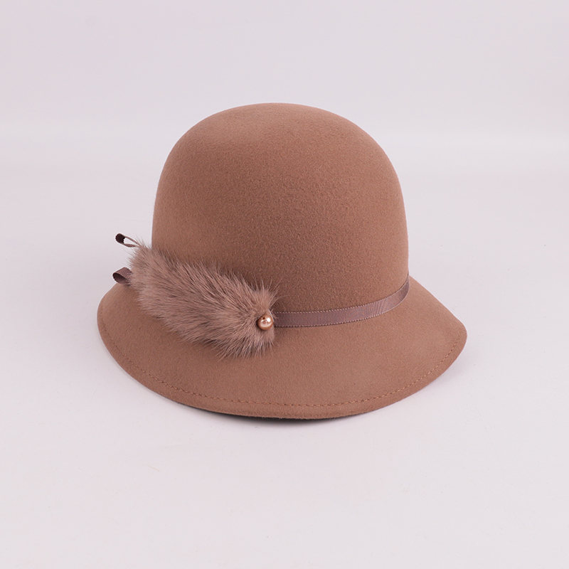 Elegant Wool Cloche Hat with Real Mink Fur Accent – 100% Wool — image 3