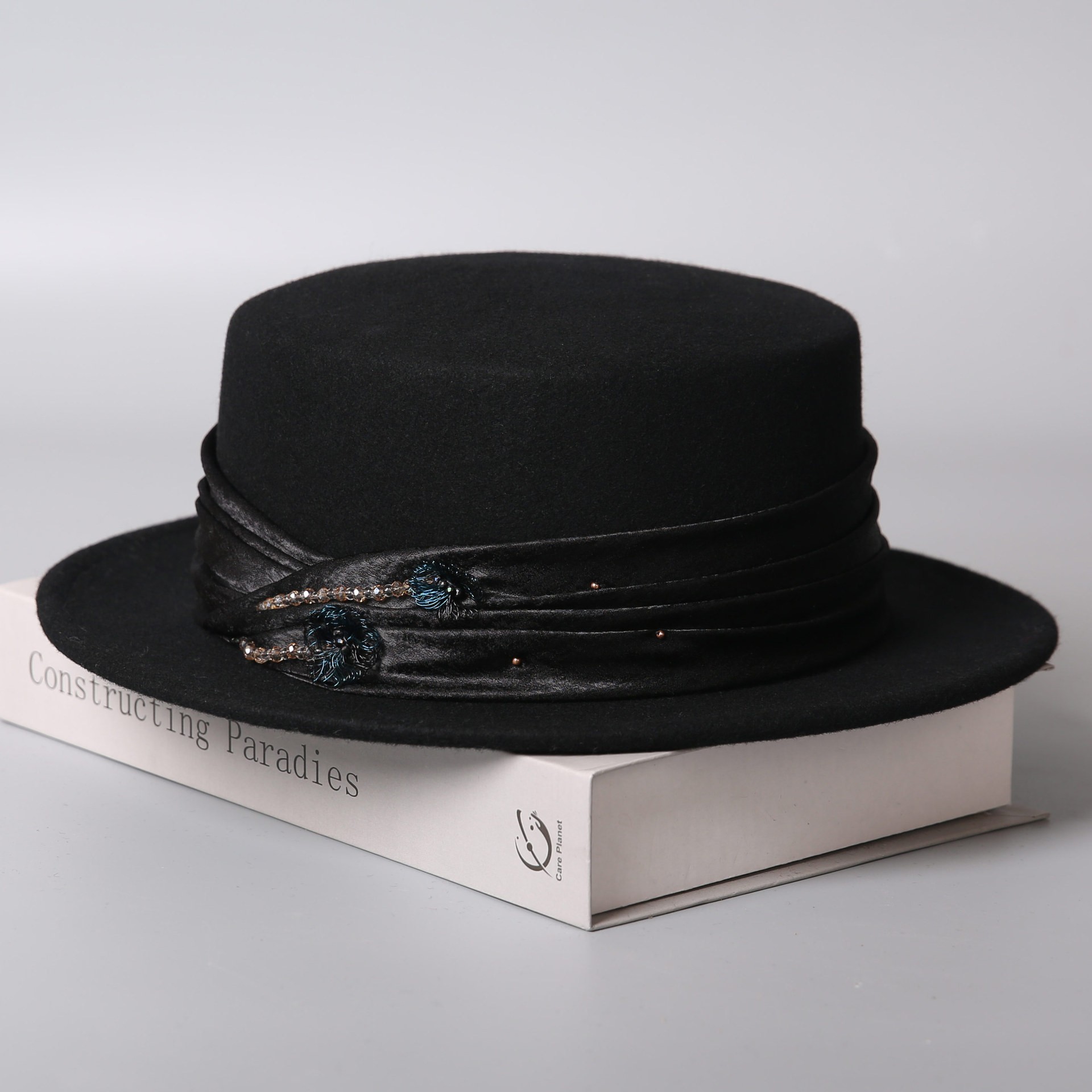 Hepburn-Style Wool Felt Hat with Velvet Trim & Brooch Detail — image 3