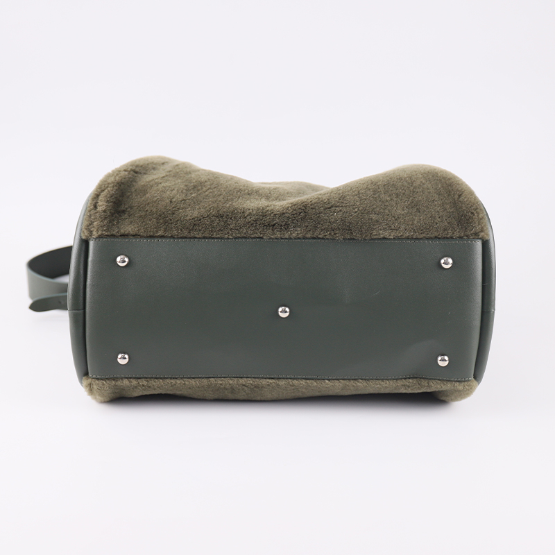 Vegan Leather & Faux Fur Structured Tote – Minimalist Winter Warmth — image 4