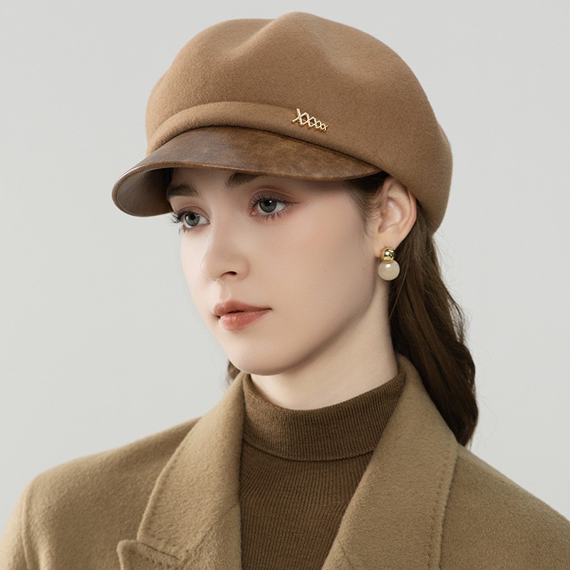 Classic Wool Beret Cap with Faux Leather Visor – Camel