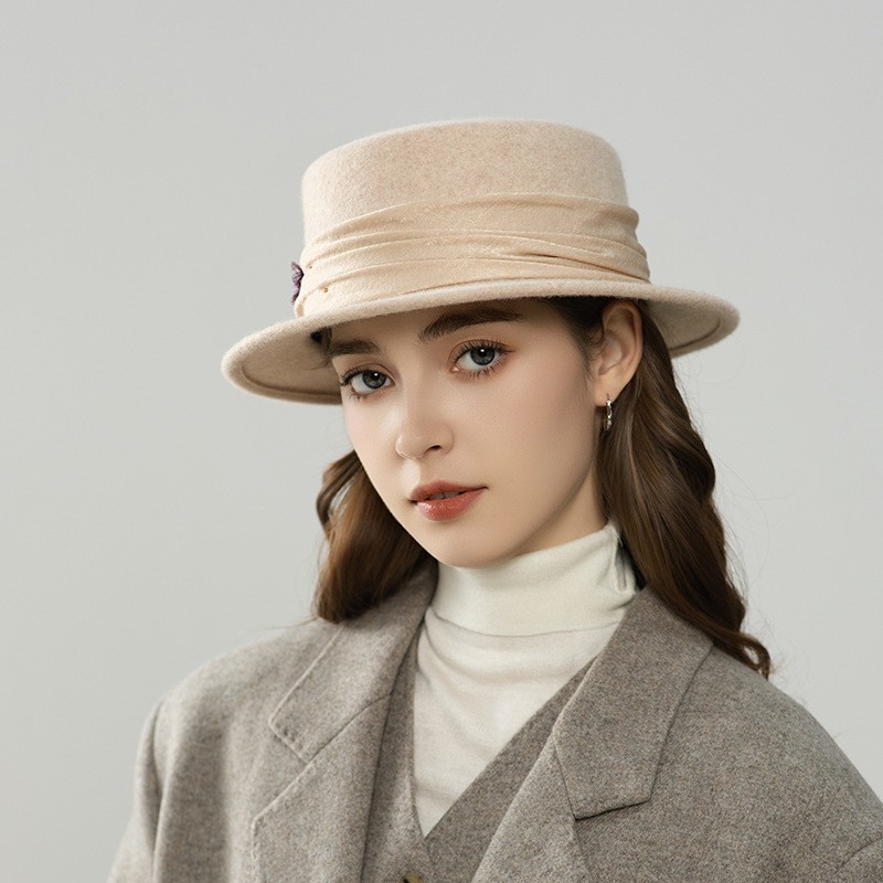 Hepburn-Style Wool Felt Hat with Velvet Trim & Brooch Detail — image 2