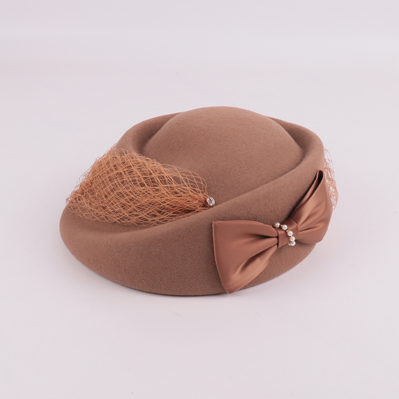 Elegant 100% Wool Beret with Satin Bow & Lace Detailing — image 4